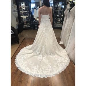 SOLD! Pronovias Onia Wedding Gown